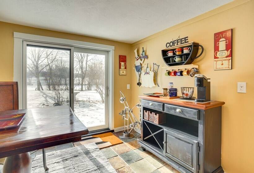 Charming Savage Home W/ Yard: 18 Mi To Minneapolis