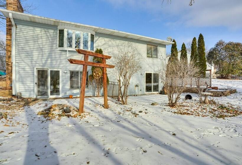 Charming Savage Home W/ Yard: 18 Mi To Minneapolis