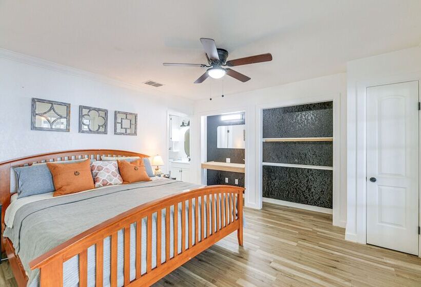 Scenic Home W/ Private Pool & Dock On Oso Bay!