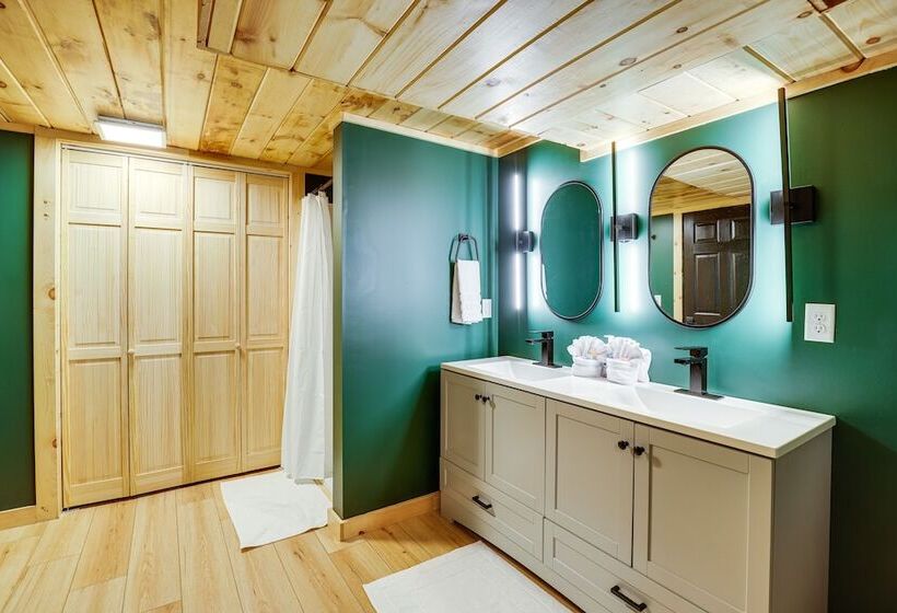 Secluded Naples Cabin W/ Deck & Stream Views