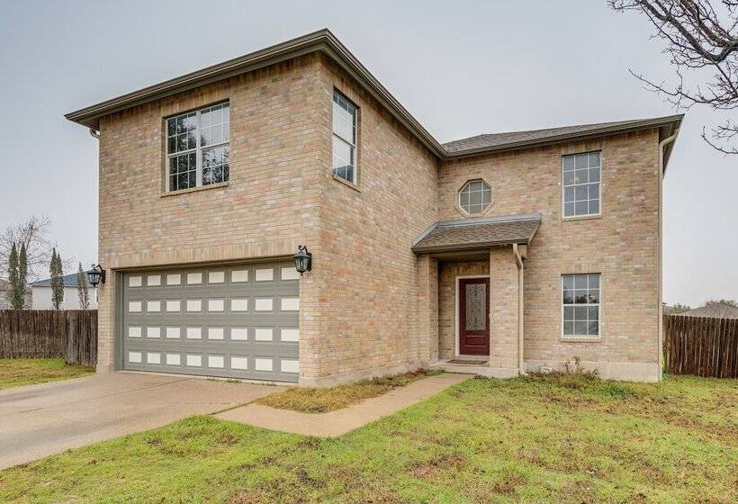 Spacious Leander Home W/ Yard & Fire Pit
