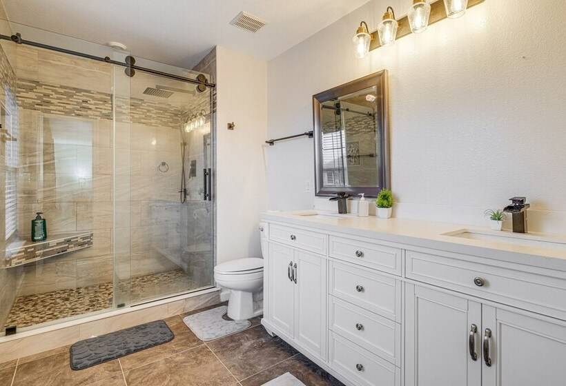 Spacious Leander Home W/ Yard & Fire Pit