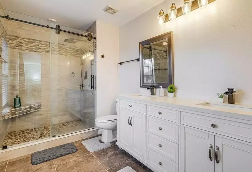 Spacious Leander Home W/ Yard & Fire Pit