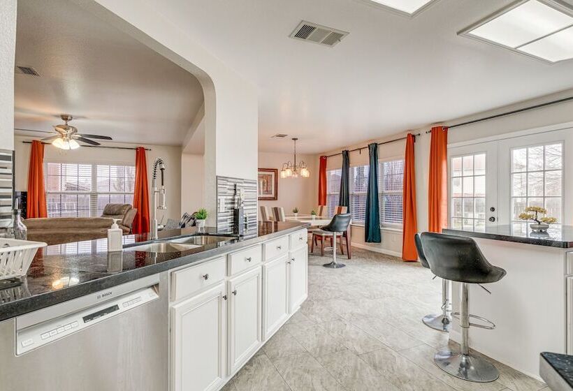 Spacious Leander Home W/ Yard & Fire Pit