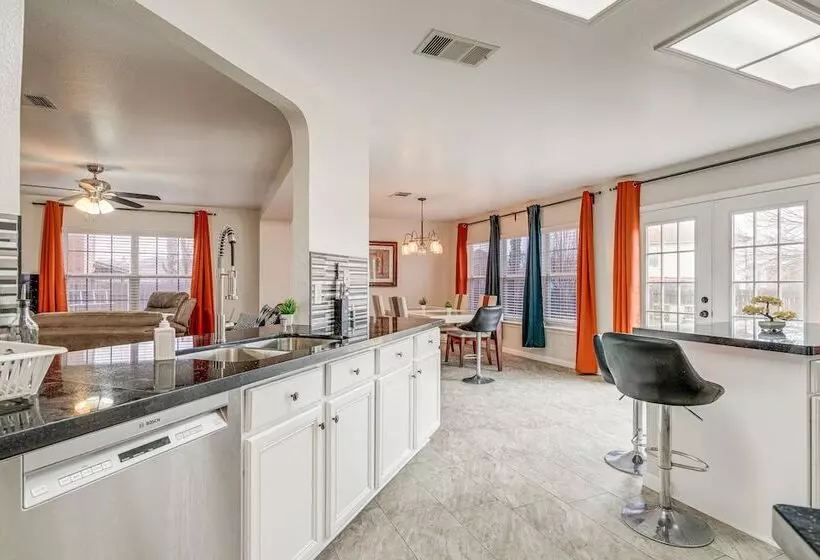 Spacious Leander Home W/ Yard & Fire Pit
