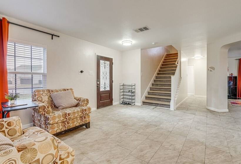 Spacious Leander Home W/ Yard & Fire Pit