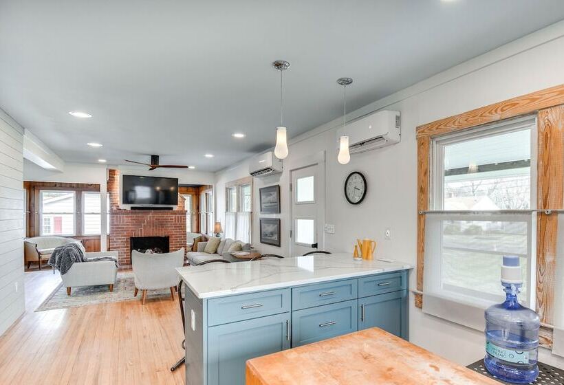 Virginia Retreat W/ Porch & Grill, Near Beaches!