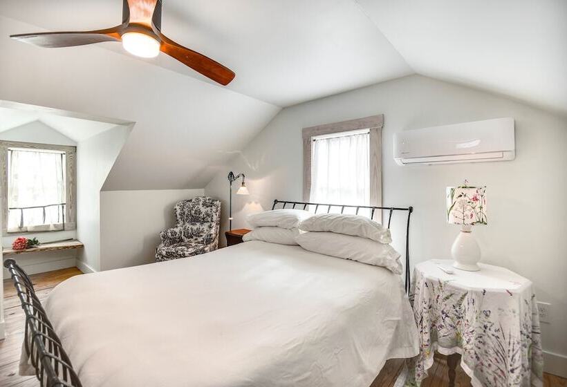 Virginia Retreat W/ Porch & Grill, Near Beaches!