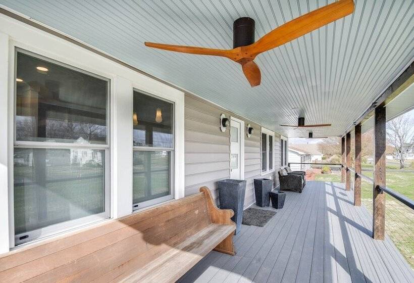 Virginia Retreat W/ Porch & Grill, Near Beaches!