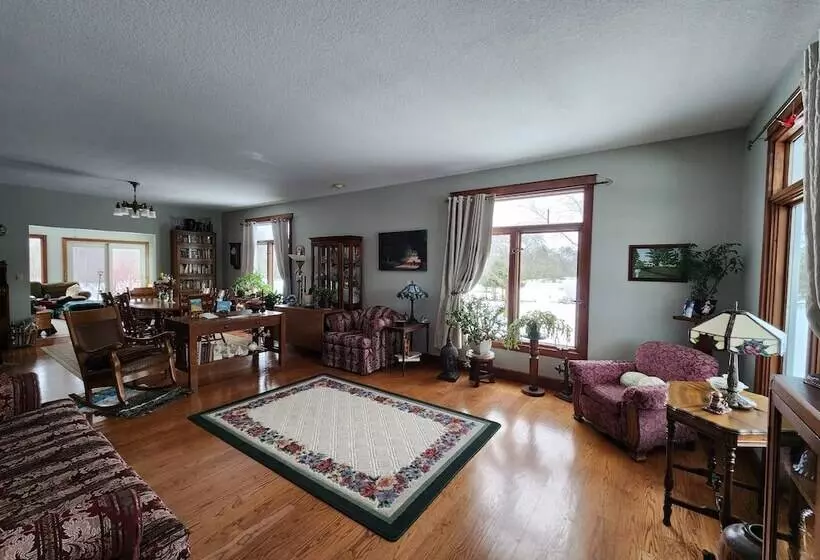 Aamiaismajoitus (B&B) Sweetfern Inn