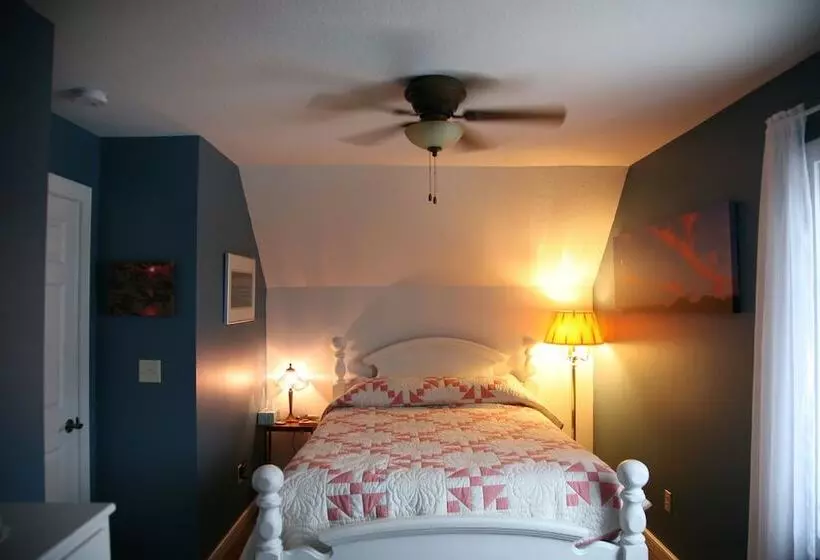 Aamiaismajoitus (B&B) Sweetfern Inn