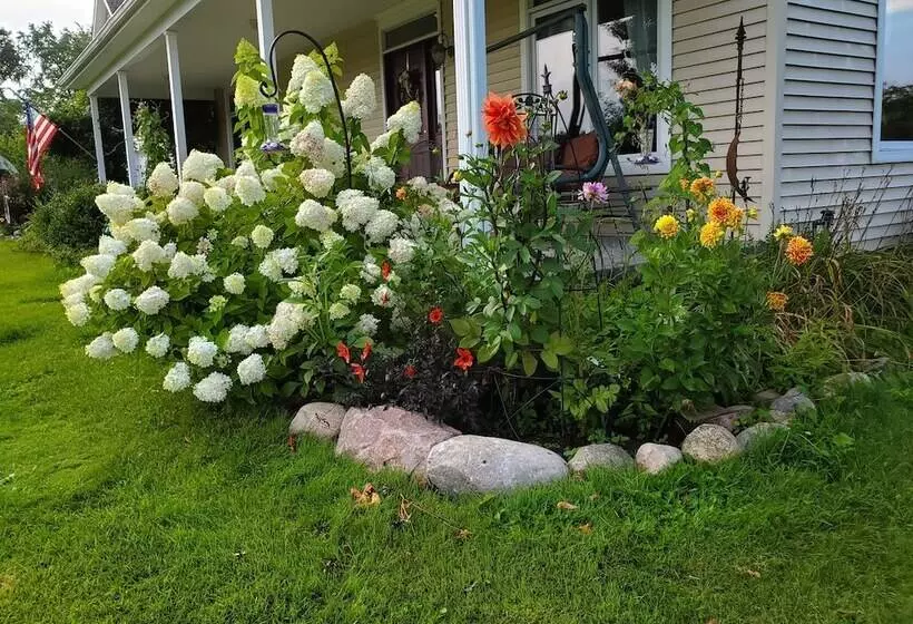 Aamiaismajoitus (B&B) Sweetfern Inn