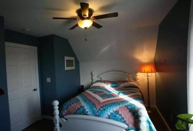 Aamiaismajoitus (B&B) Sweetfern Inn