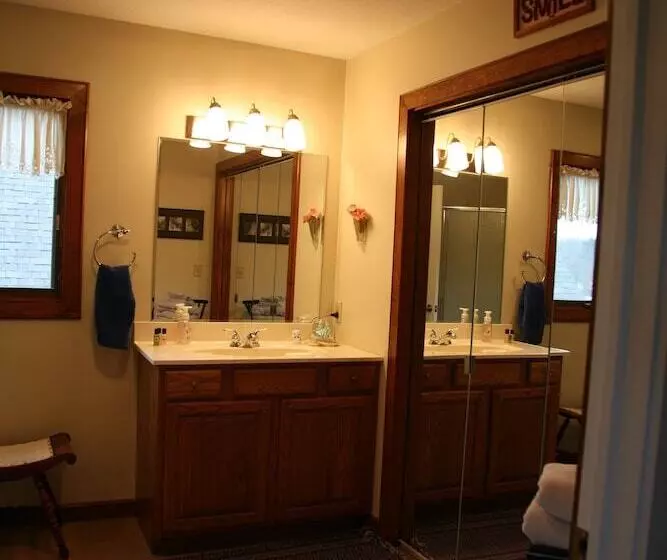 Aamiaismajoitus (B&B) Sweetfern Inn