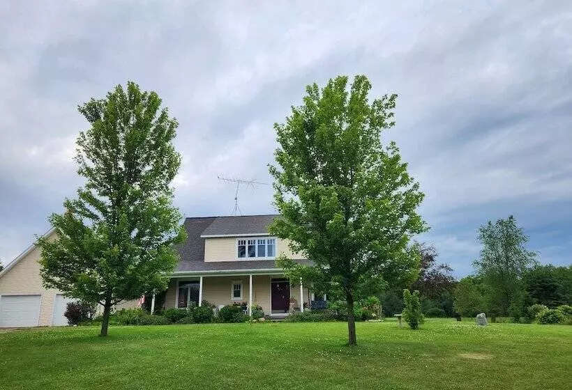 Aamiaismajoitus (B&B) Sweetfern Inn