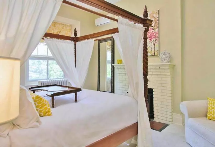 هتل All Suites Whitney Manor