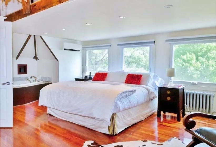 هتل All Suites Whitney Manor