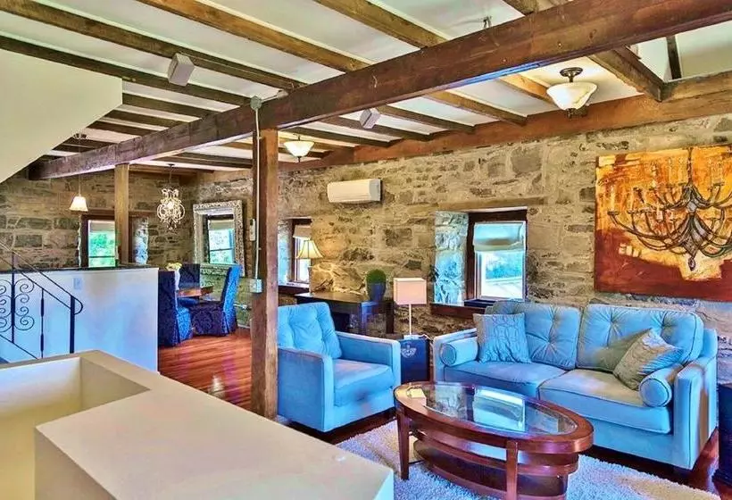 هتل All Suites Whitney Manor