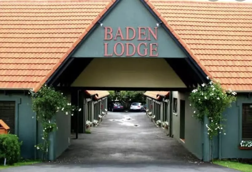 Baden Lodge Motel   Private Spa Bath