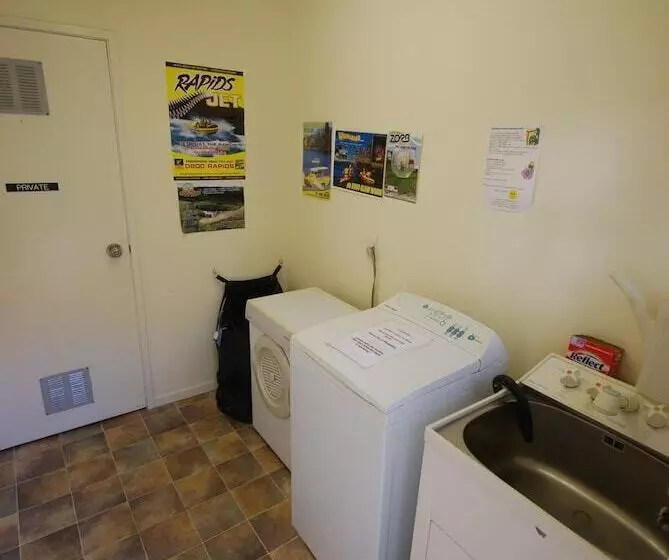 Baden Lodge Motel   Private Spa Bath