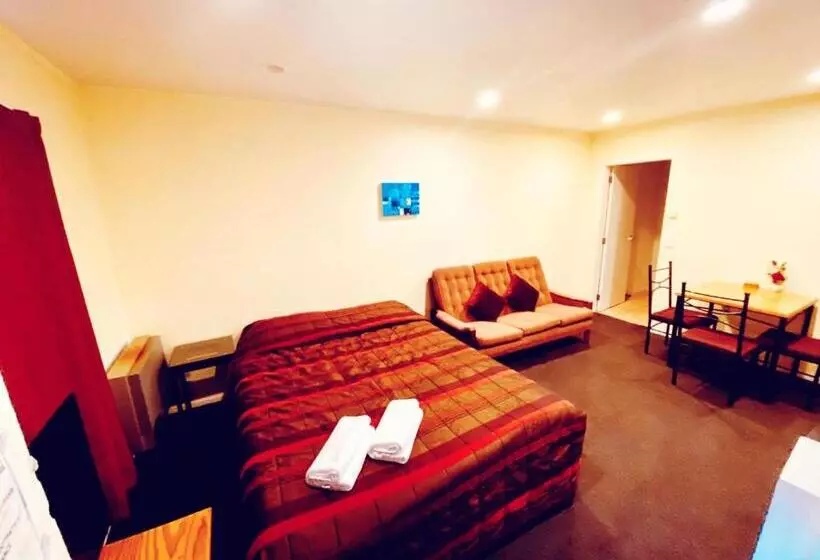 Baden Lodge Motel   Private Spa Bath