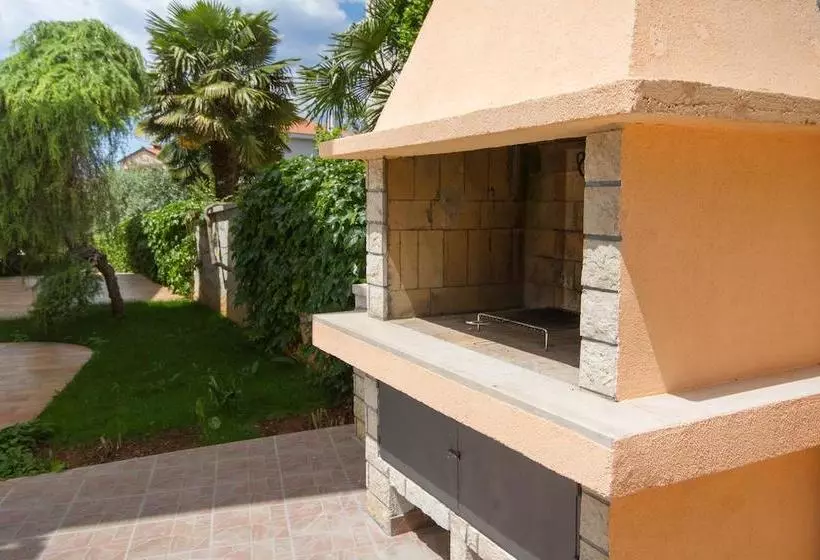 هتل Villa Sveta Eufemija Bed And Breakfast