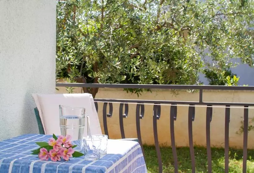 هتل Villa Sveta Eufemija Bed And Breakfast