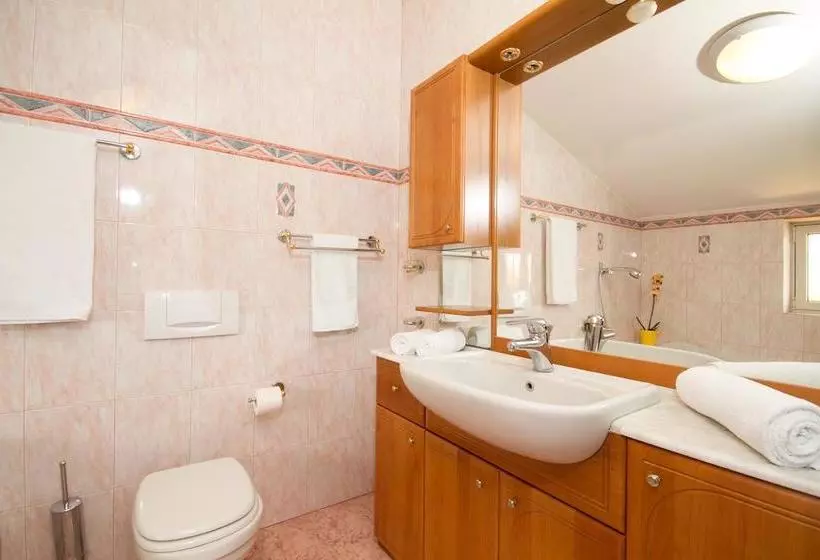 هتل Villa Sveta Eufemija Bed And Breakfast