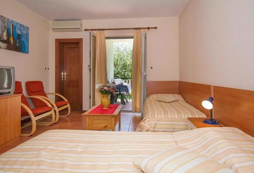 هتل Villa Sveta Eufemija Bed And Breakfast