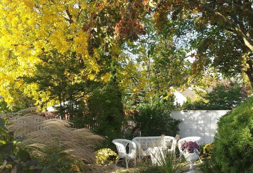 בית מלון כפרי Historic Wilson Guy House