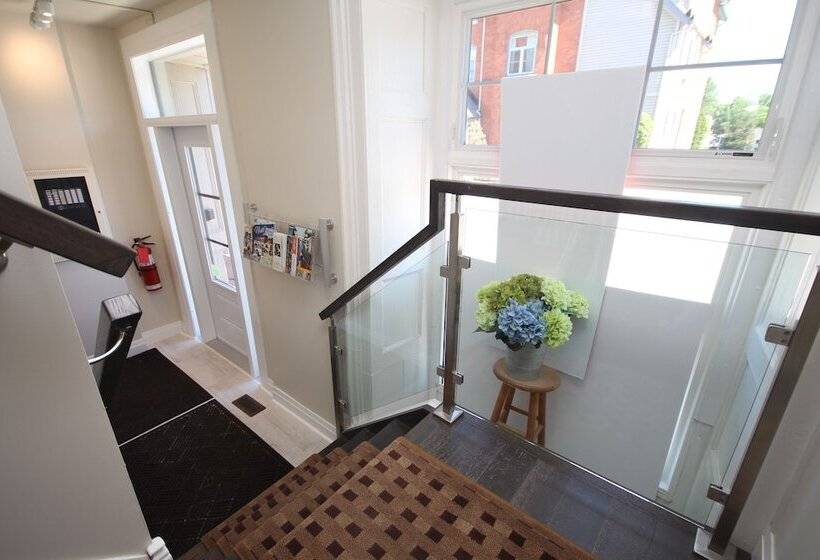 ホテル Kemptville Suites