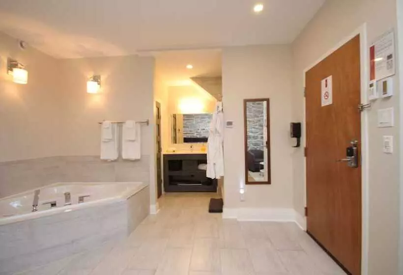 ホテル Kemptville Suites
