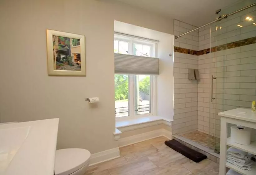 ホテル Kemptville Suites