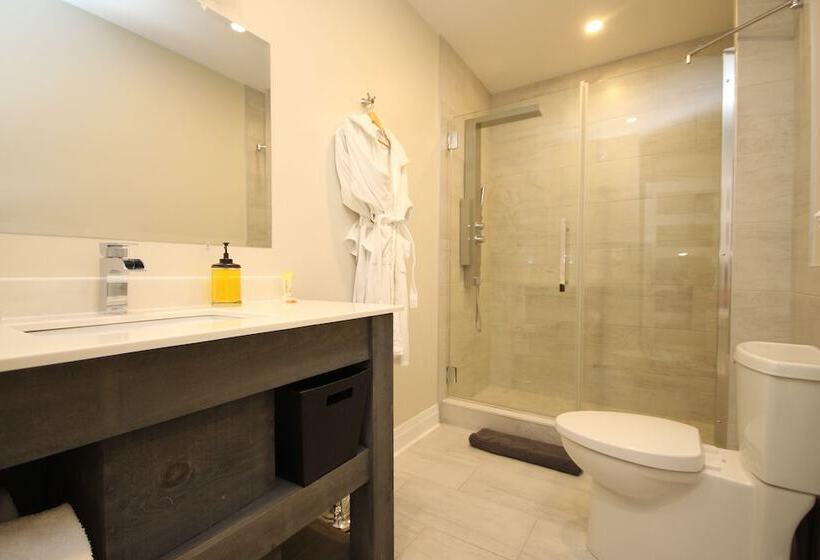 ホテル Kemptville Suites