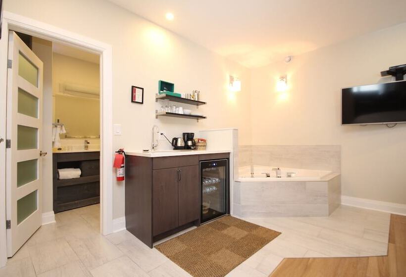 ホテル Kemptville Suites