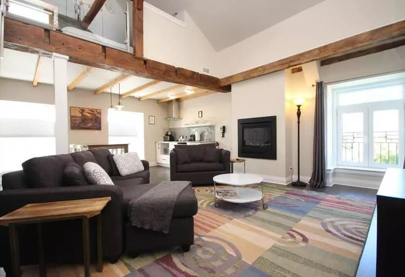 ホテル Kemptville Suites