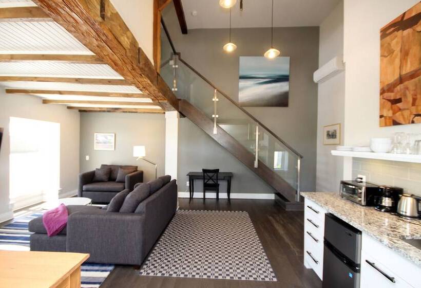 ホテル Kemptville Suites