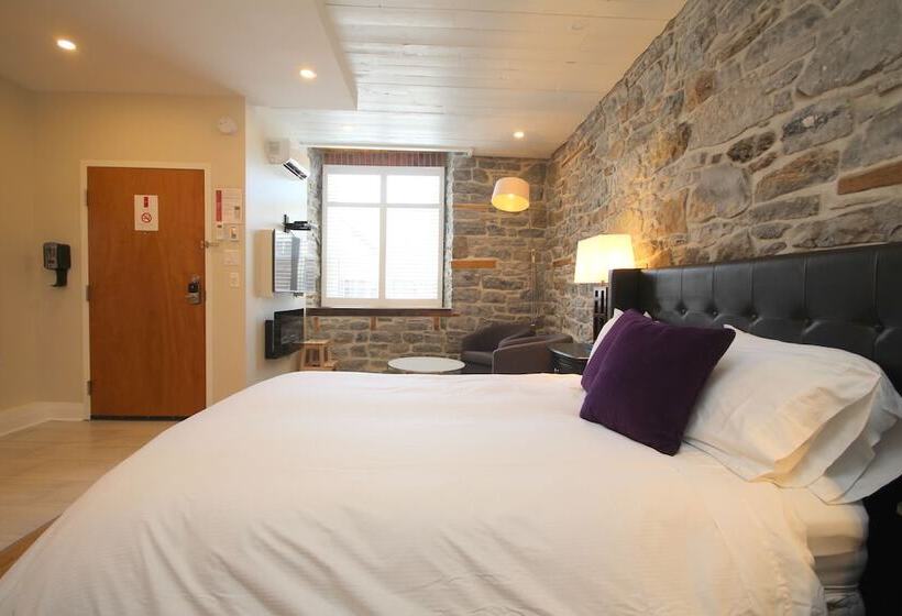 ホテル Kemptville Suites