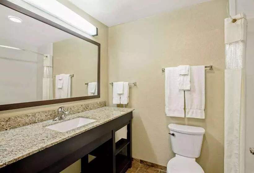 هتل La Quinta By Wyndham Gillette