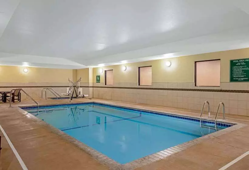 هتل La Quinta By Wyndham Gillette
