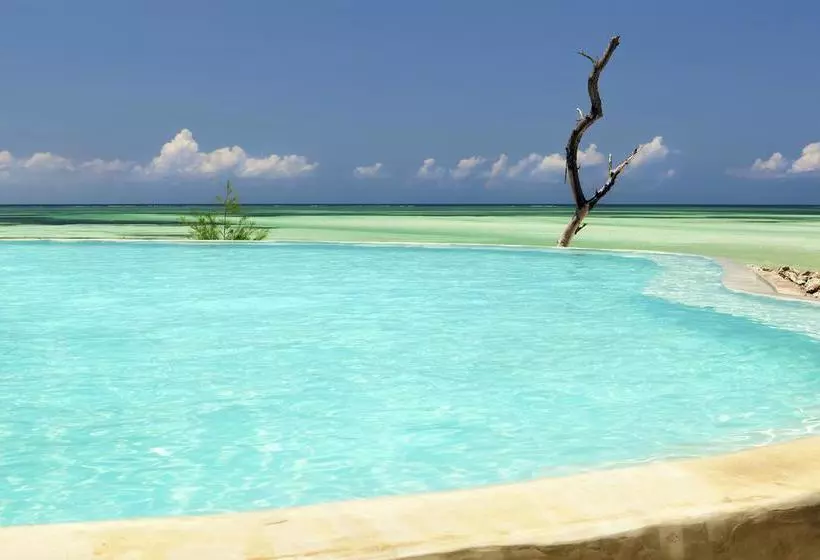 Zanbluu Beach Hotel