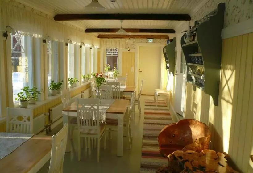 هتل B&b Lomamokkila