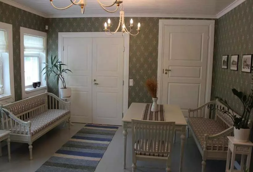 هتل B&b Lomamokkila
