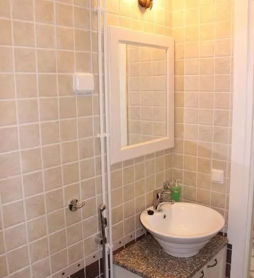 هتل B&b Lomamokkila