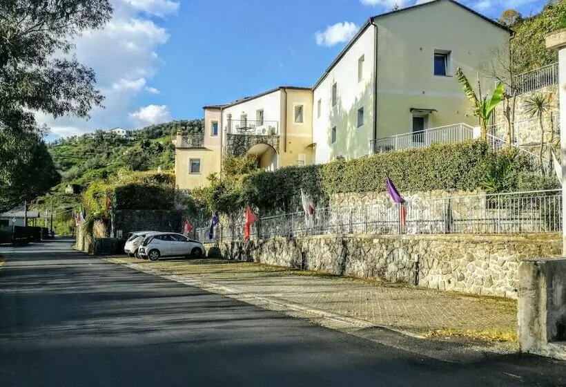 هتل Costa Morroni