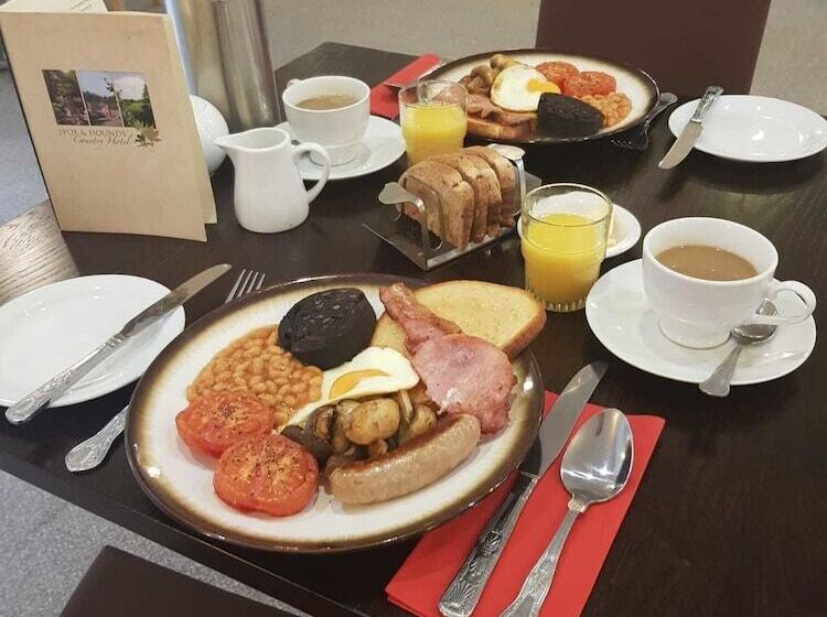 هتل Fox & Hounds Country