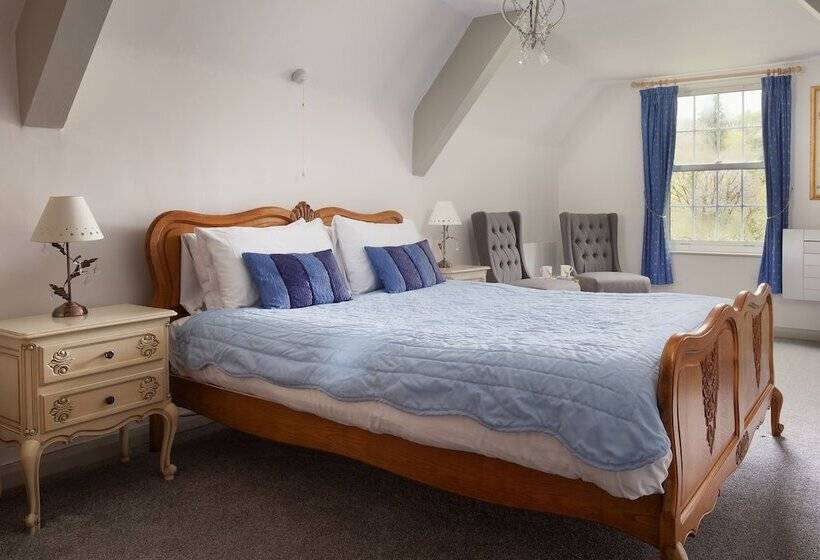 هتل Fox & Hounds Country