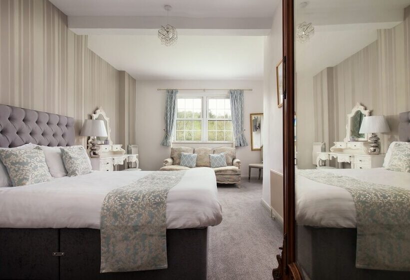 هتل Fox & Hounds Country