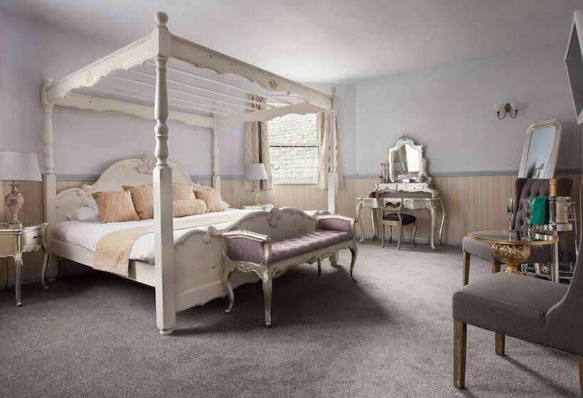 هتل Fox & Hounds Country