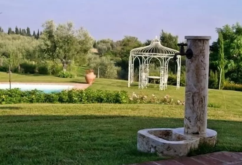ホテル Podere Fornaci